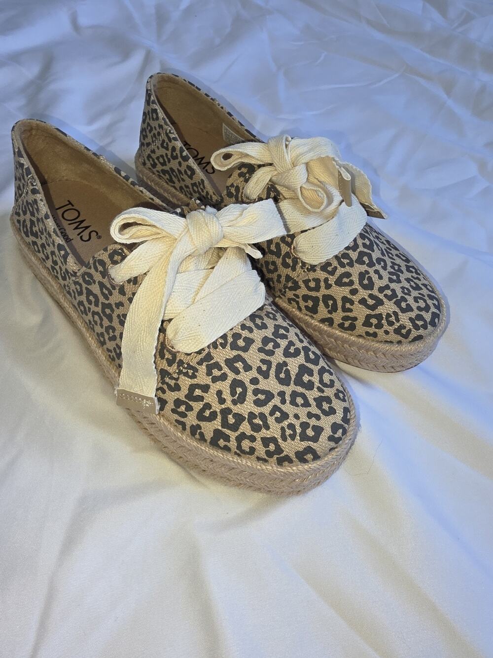 New Toms Leopard Print Mob Wife Flats Size 6 Tie Ups Chique Alternative Boho